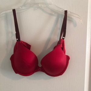 Red maidenform underwire bra